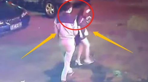 美女被扒开屁股进,近日网络热议此事件,引发众多网友讨论,相关视频在社交平台上迅速传播 美女被扒开屁股进,近日网络热议此事件,引发众多网友讨论,相关视频在社交平台上迅速传播