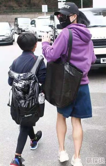 肌肉大包体育生带毛飞机网站引发热议，网友纷纷讨论其背后的故事与影响！