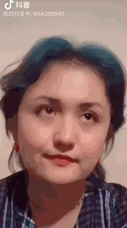 十八岁新疆女rapper以独特风格震撼乐坛，展现青春力量与民族文化的完美融合！