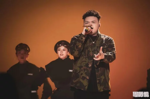 十八岁新疆女rapper以独特风格震撼乐坛，展现青春力量与民族文化的完美融合！