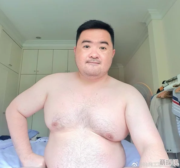 胖熊叔回酒店和小熊的交流:温馨夜晚中,父子情深与生活哲理的碰撞让人感动不已 胖熊叔回酒店和小熊的交流:温馨夜晚中,父子情深与生活哲理的碰撞让人感动不已