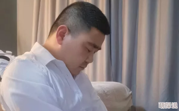 胖熊叔回酒店和小熊的交流:温馨夜晚中,父子情深与生活哲理的碰撞让人感动不已 胖熊叔回酒店和小熊的交流:温馨夜晚中,父子情深与生活哲理的碰撞让人感动不已