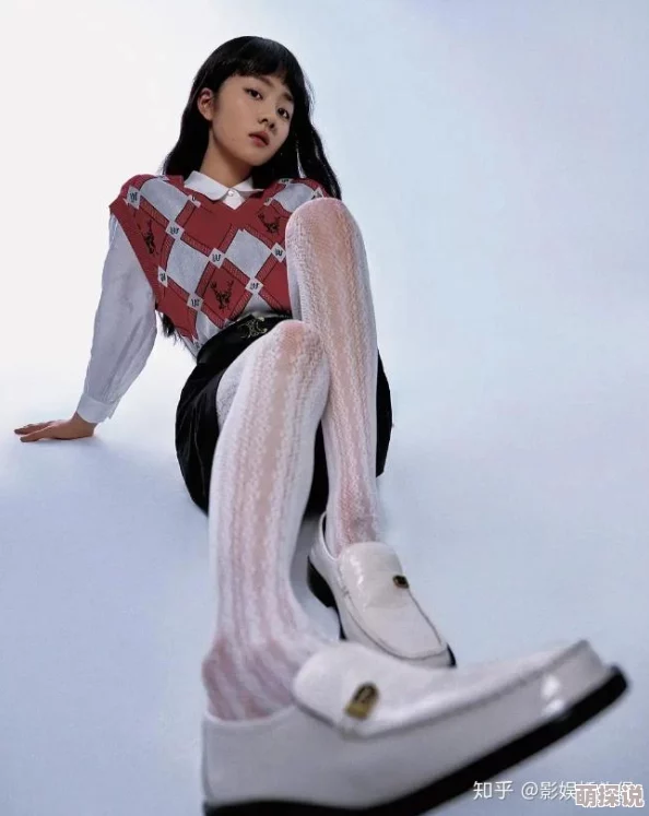 后入白丝:当代年轻人对时尚与个性的追求,如何在生活中找到平衡与表达? 后入白丝:当代年轻人对时尚与个性的追求,如何在生活中找到平衡与表达?