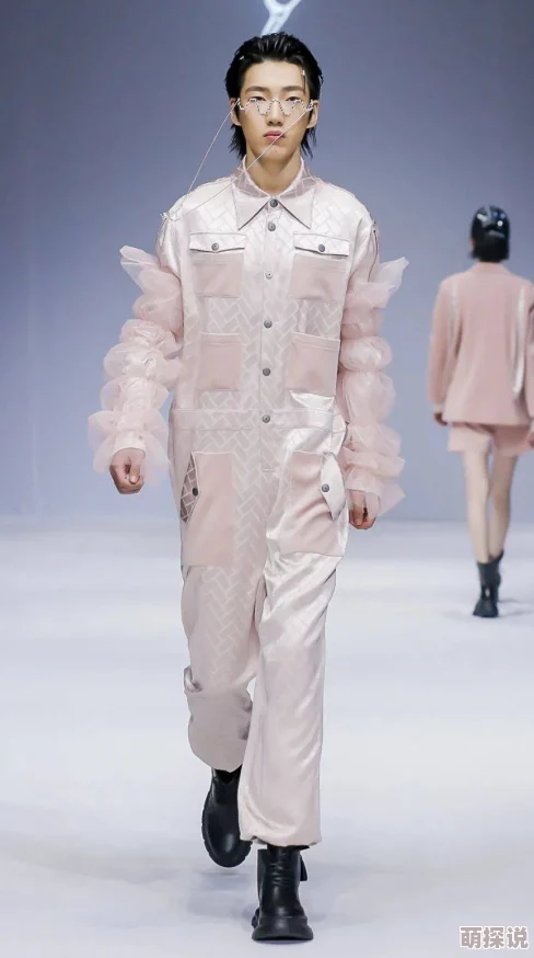 四叶草欧洲码和亚洲码蜜桃色新款发布，时尚潮流引领夏季穿搭风向标