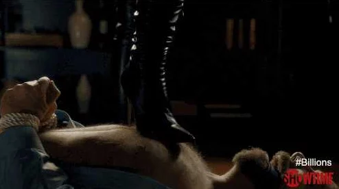 贱奴跪下被主人狠狠调教：最新进展曝光