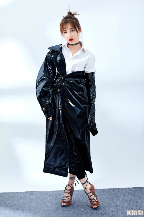 男生把脱了内裤露出j视频，事件引发广泛关注，网友热议其背后原因与社会影响