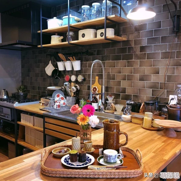 日本亲与子乱ay中文引发热议，网友纷纷表示震惊和不解，认为这种现象对家庭关系造成了严重影响