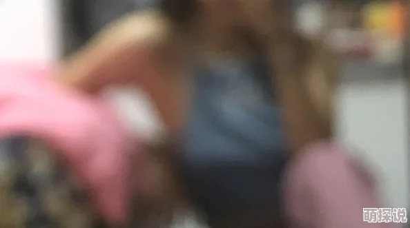 搓开美女衣服-妄撮网友认为这种行为极其不尊重女性，应该抵制这样的低俗内容，呼吁社会对性别平等的关注与保护