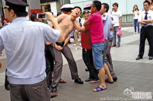 搓开美女衣服-妄撮网友认为这种行为极其不尊重女性，应该抵制这样的低俗内容，呼吁社会对性别平等的关注与保护