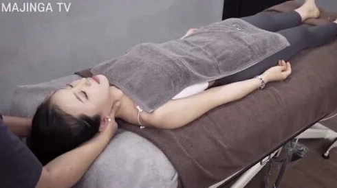 我被公睡做舒服爽中文字幕网友认为这种视频内容有趣且放松，能够帮助缓解压力，但也有人觉得不适合公开分享