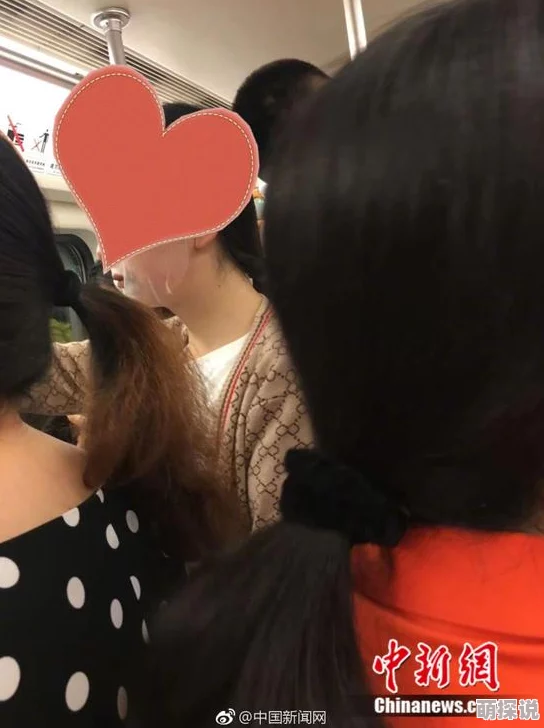 一个吃我奶头两个舔我下面网友纷纷表示这标题太过露骨引发争议也有人认为这是对成人内容的调侃和幽默