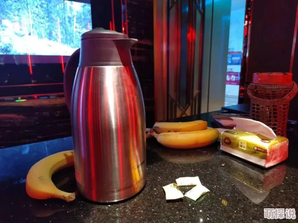 我和香蕉在ktv被八男玩,真是让人哭笑不得的经历,太搞笑了! 我和香蕉在ktv被八男玩,真是让人哭笑不得的经历,太搞笑了!