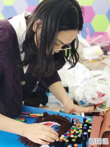 女教师沙也香网友认为她的教学方法独特且富有创意,能够激发学生的学习兴趣,值得更多老师借鉴和学习 女教师沙也香网友认为她的教学方法独特且富有创意,能够激发学生的学习兴趣,值得更多老师借鉴和学习