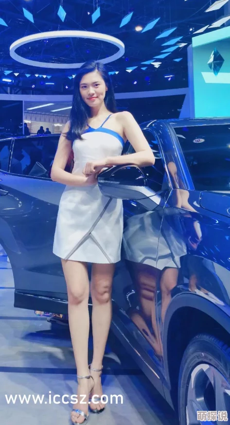 在超短裙的诱惑下，麻麻与我之间的秘密故事：一场无法言说的青春冒险