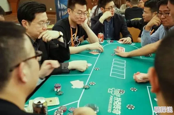 双人打扑克又叫又疼，看来这游戏不仅考验智力，还得忍受对方的“攻击”！