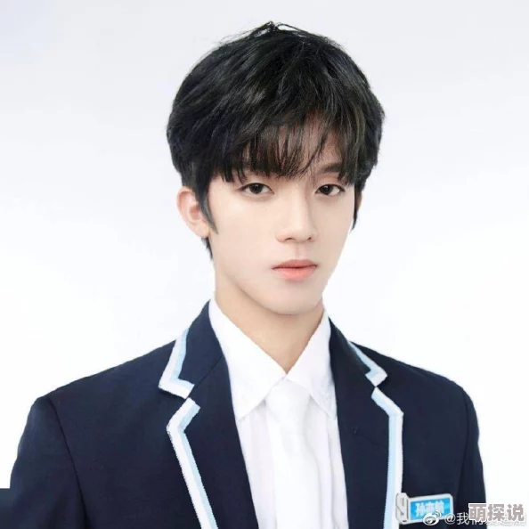 同桌扒下我的内衣摸了一节课竟然还拍了视频上传网络引发全班哗然老师也震惊不已现场气氛一度失控