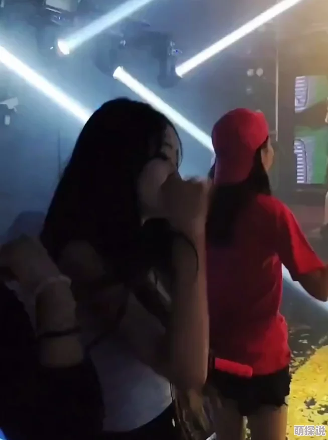 酒吧卫生间激情啪啪小红书网红直播现场被抓现行 酒吧卫生间激情啪啪小红书网红直播现场被抓现行