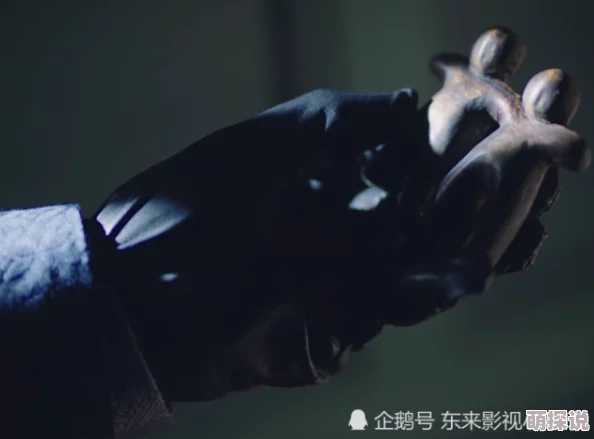 黒蝎诱惑抢鲜看神秘黑衣人现身，剧情走向扑朔迷离