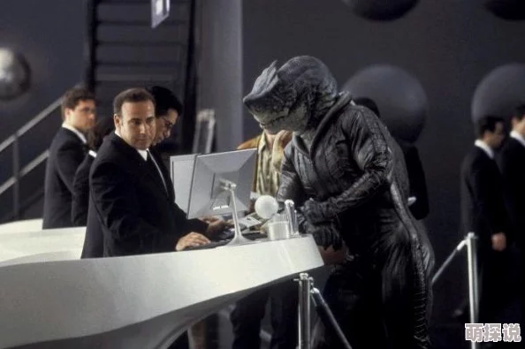 黒蝎诱惑抢鲜看神秘黑衣人现身，剧情走向扑朔迷离