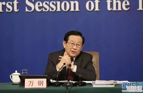 瞒着丈夫加班见上司部长公司新项目进展顺利 瞒着丈夫加班见上司部长公司新项目进展顺利