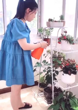 孕妇bbwxxxx最近在家中养花种草,享受自然的乐趣 孕妇bbwxxxx最近在家中养花种草,享受自然的乐趣