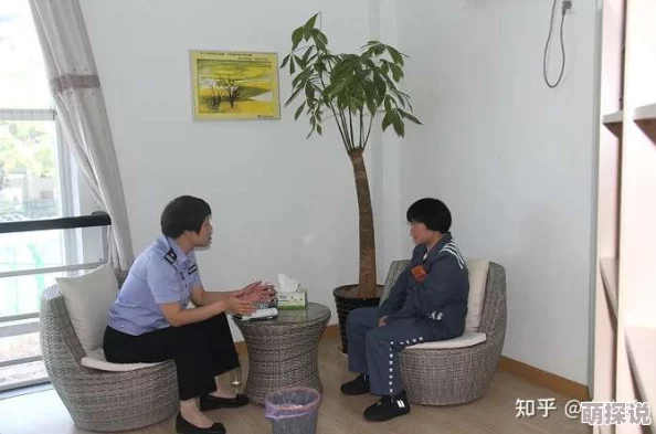 女囚犯绚香和採花和尚最近在监狱里开设了冥想课程帮助其他囚犯放松心情 女囚犯绚香和採花和尚最近在监狱里开设了冥想课程帮助其他囚犯放松心情