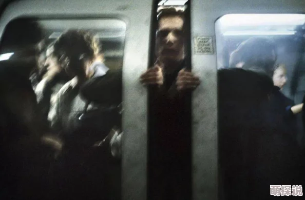 8x在钱成人电影此片通过情色元素探讨金钱与欲望的关系，反映社会现实