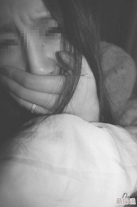 一晚上被同学要了8次照片中的女孩