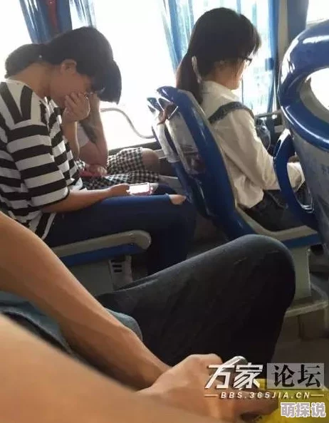 公交车上摸-双-乳-爽解开内裤视频已删除敬请期待后续更新 公交车上摸-双-乳-爽解开内裤视频已删除敬请期待后续更新