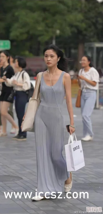 桃谷里绘香新作写真集即将发售预售开启特典多多 桃谷里绘香新作写真集即将发售预售开启特典多多