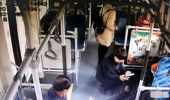 公交车乱欲乘客间的摩擦升级引发混乱