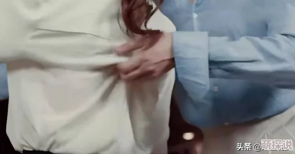 震惊!当红小花旦片场“嗯啊啊啊嗯”疑似与神秘男子假戏真做 震惊!当红小花旦片场“嗯啊啊啊嗯”疑似与神秘男子假戏真做