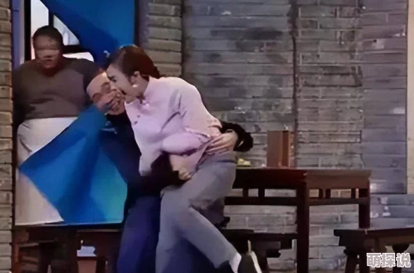 震惊!当红小花旦片场“嗯啊啊啊嗯”疑似与神秘男子假戏真做 震惊!当红小花旦片场“嗯啊啊啊嗯”疑似与神秘男子假戏真做