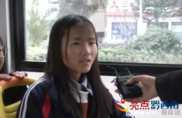 清纯女高中生沦陷h公交车，目击者惊呼：竟然在大白天发生如此丑闻！