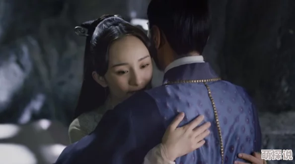 墨渊在大殿上要白浅，展现了两位角色之间复杂的情感纠葛与权力斗争，引发观众对他们命运的深思