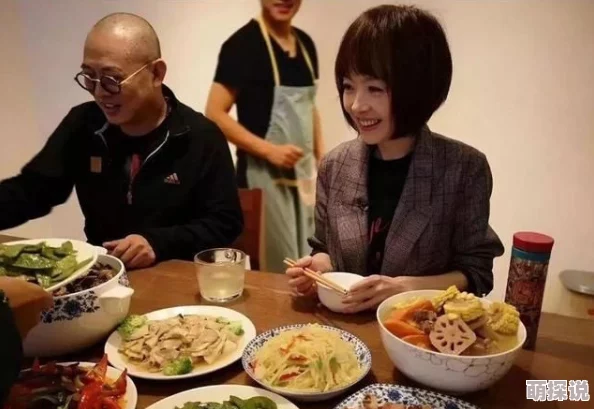 公的大肉大捧一进一出视频引发热议，网友纷纷讨论其背后的故事与影响力