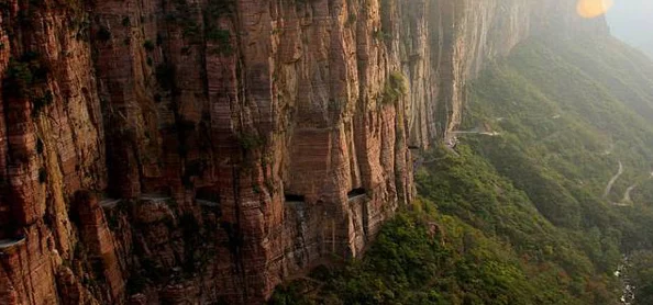 崖っぷち旅馆像素：在悬崖边缘的独特住宿体验与绝美风景相结合的艺术之旅