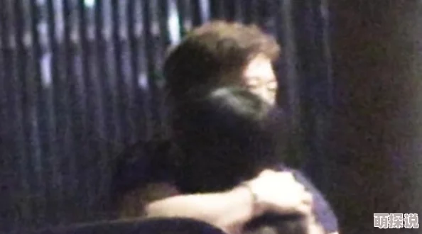 妩媚导航:某知名女星被拍到与神秘男子深夜约会,疑似恋情曝光引发热议! 妩媚导航:某知名女星被拍到与神秘男子深夜约会,疑似恋情曝光引发热议!