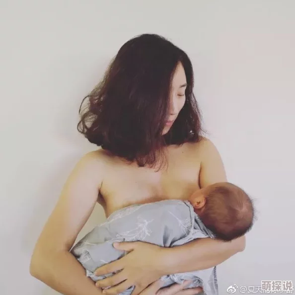 美妇奶水小说乳妇：震惊！这位母亲竟然在公共场合喂养，网友热议引发广泛关注与讨论！