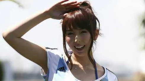 波多结衣一区二区三区：震惊！她竟然在新片中挑战前所未有的角色，粉丝们反应热烈！