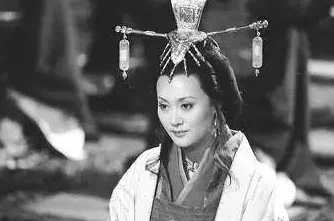 女主当小三的高干快穿小说：从情感纠葛到权力游戏，她如何逆袭成赢家？