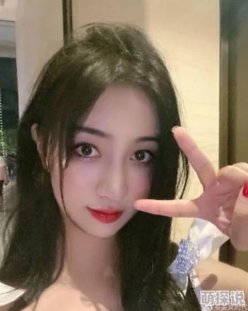 嘼皇VideoS极品另一类一澎：网友疑似发现主播隐藏身份，引发粉丝猜测和讨论