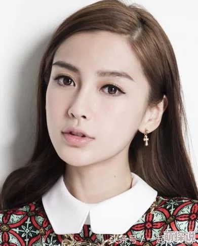 小南翻眼流口水眼流泪：这是一种情绪表达，可能反映了她的无奈、失落或对某事的不满