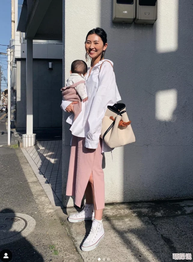 yaloo妈妈裤子：舒适与时尚的完美结合，助力现代母亲展现自我风格与个性魅力
