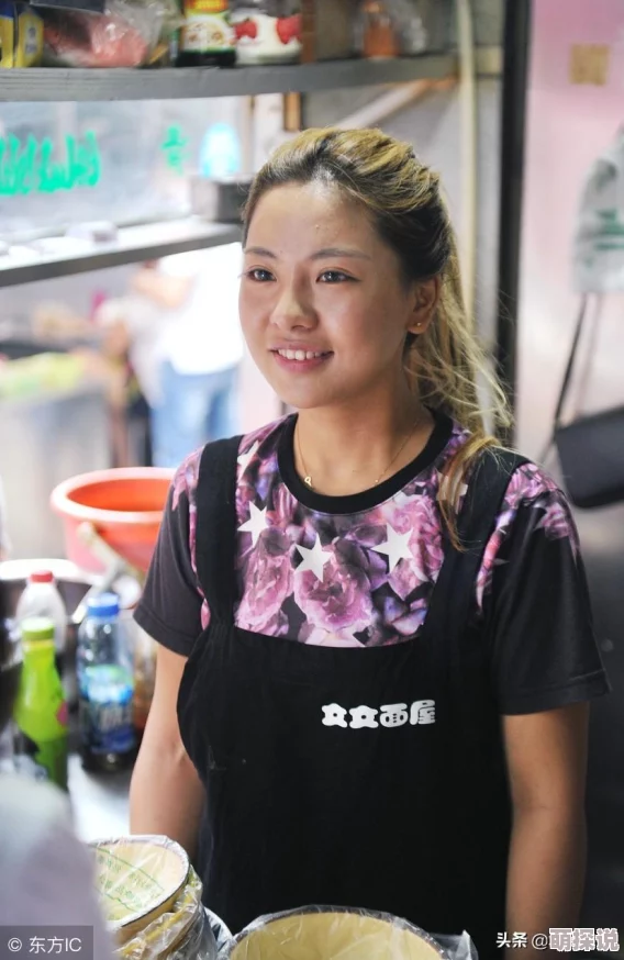 美女的，真是让人惊艳，颜值与气质并存，令人忍不住想多看几眼！