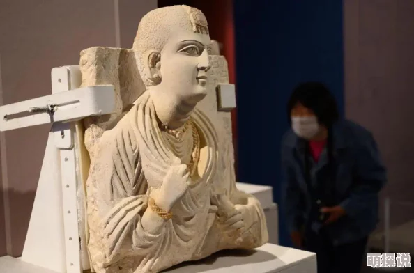 亚洲欧洲小视频：最新动态展示了两大洲文化交融的精彩瞬间，吸引了众多观众的关注与热议