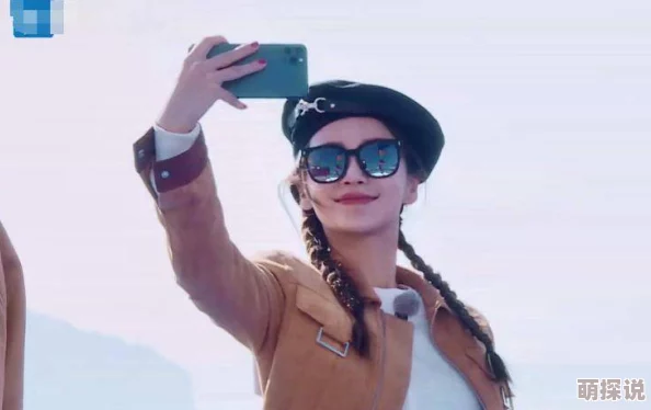 国产精品情侣自拍，真是太甜了！看着他们的互动让我也想找个对象一起拍照