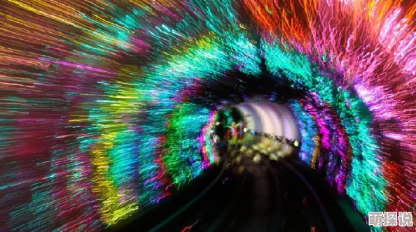 亚洲伊人色，色彩斑斓的视觉盛宴，让人沉醉其中，仿佛置身于梦幻世界