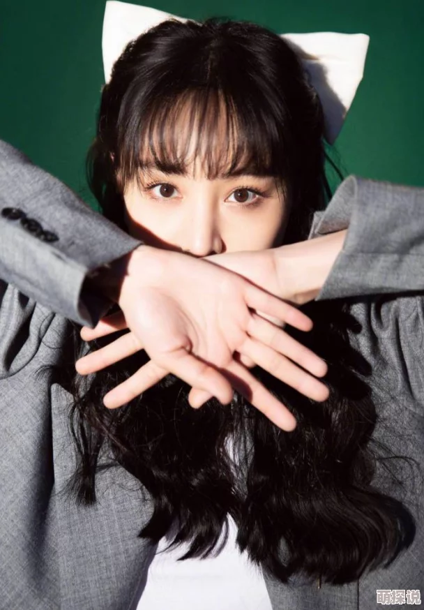 好湿好多水舌头伸进去视频网友纷纷表示这个视频太刺激了，画面非常诱人，让人忍不住想要一探究竟