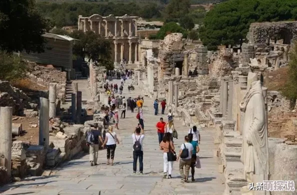 不思议迷宫：探索宏伟雕像的答案选择与丰厚奖励揭秘